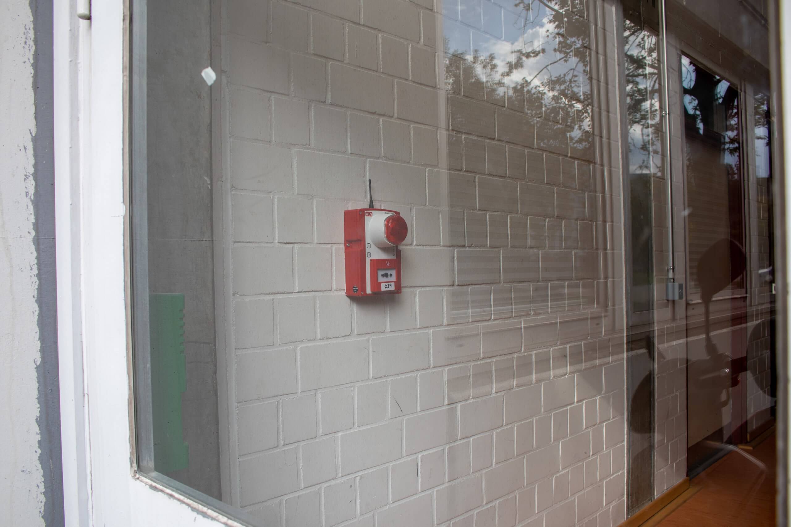 Brandschutz Schule mit mobilen Druckknopfmeldern